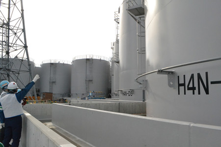 東京電力福島第1原発にある汚染水をためるタンク=1月30日午後(代表撮影)