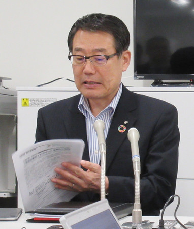 「深夜休業ガイドライン(指針)」を発表するセブン―イレブン・ジャパンの永松文彦社長=21日午後、東京都千代田区