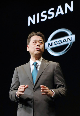 記者会見する日産自動車の内田誠社長兼最高経営責任者=2日午後、横浜市西区