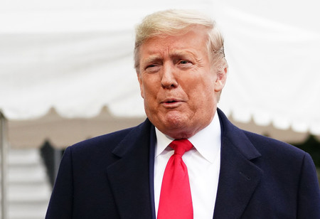 13日、ワシントンで記者団の取材に応じるトランプ米大統領(AFP時事)