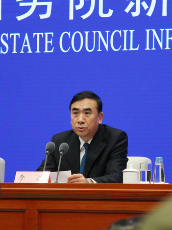 22日、北京市内で新型肺炎に関し初めて記者会見する中国国家衛生健康委員会の李斌副主任