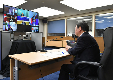 G7外相テレビ会議に参加する茂木敏充外相=25日午後、外務省(同省提供)