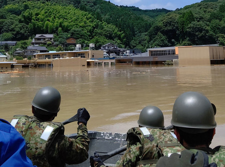 １階に１４人 言葉失う隊員 千寿園 周辺は湖に 救助指揮の陸自中隊長 時事通信ニュース