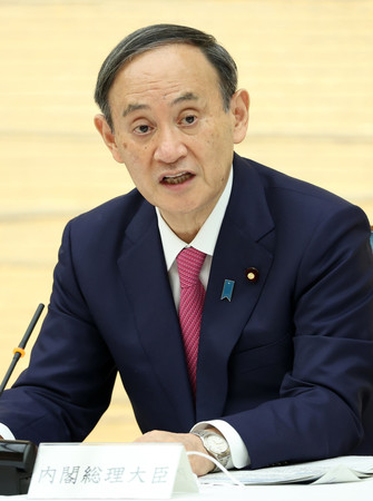 新型コロナウイルス感染症対策本部で発言する菅義偉首相=22日午後、首相官邸