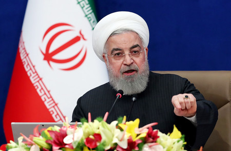 テヘランで、閣議に出席するイランのロウハニ大統領=3日にイラン大統領府が提供(AFP時事)