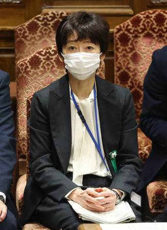 衆院予算委員会に参考人として出席した山田真貴子氏=2月25日、国会内