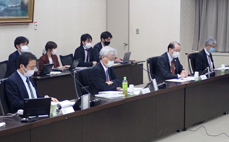 百貨店の活性化策をめぐり経済産業省が開いた研究会の初会合=2日、同省