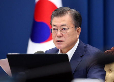 韓国の文在寅大統領=2月16日、ソウル(EPA時事)