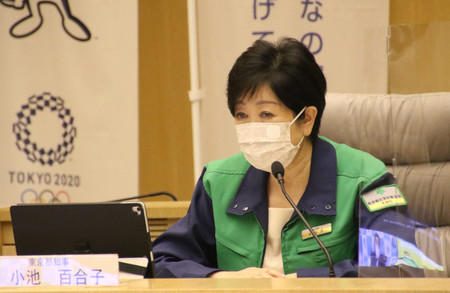 新型コロナウイルスワクチンに関する東京都主催の会議で発言する小池百合子知事=22日午後、都庁