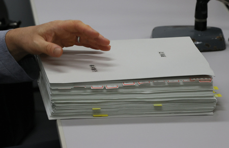 赤木俊夫さんが改ざんの経緯などを記した文書「赤木ファイル」=22日、大阪市北区