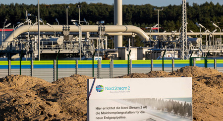 ロシア産天然ガスをドイツに輸送するパイプライン「ノルドストリーム2」=2020年9月、独北東部ルプミン(AFP時事)