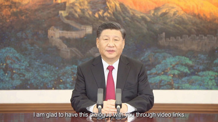 アジア太平洋経済協力会議(APEC)首脳会議のオンライン会合で講演する中国の習近平国家主席=2020年11月19日(EPA時事)