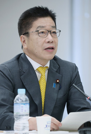 サイバーセキュリティ戦略本部の会合で発言する加藤勝信官房長官=27日午前、首相官邸