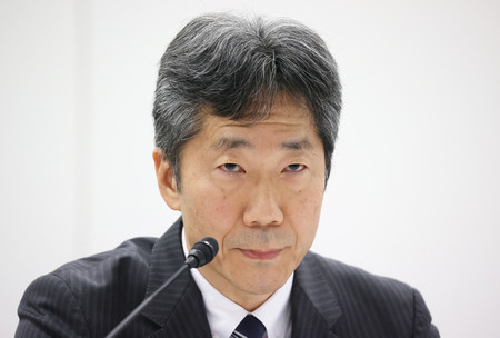 記者会見で、インターネット金融大手SBIホールディングスによるTOB(株式公開買い付け)への反対を表明した新生銀行の工藤英之社長=21日午後、東京都中央区