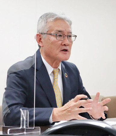 事業方針について説明する日立建機の平野耕太郎社長=14日午後、東京都台東区(同社提供)