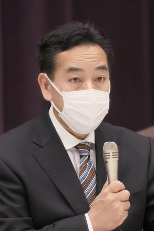 新型コロナウイルス対策の基本的対処方針分科会で発言する山際大志郎経済再生担当相=19日午前、東京・永田町