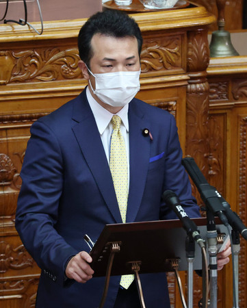 参院本会議で代表質問に臨む自民党の宇都隆史氏=21日午後、国会内