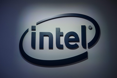インテルのロゴマーク=2020年10月、米サンフランシスコ(AFP時事)