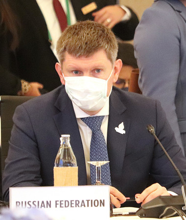 アジア太平洋経済協力会議(APEC)貿易相会合に出席するロシアのレシェトニコフ経済発展相=21日、バンコク