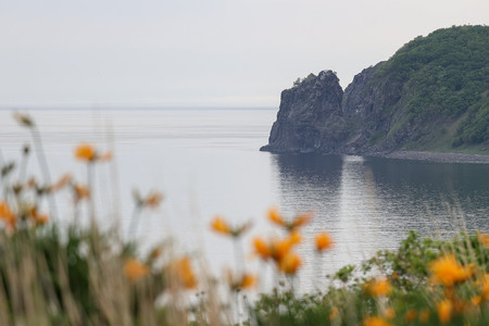 観光船「KAZU I(カズワン)」が沈没した事故の発生から1カ月を迎えた知床半島の海=23日午前、北海道斜里町