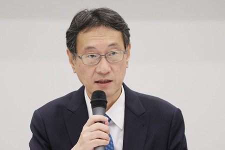三菱電機の品質不正問題に関し、調査内容を報告する調査委員会の木目田裕委員長=25日午後、東京都千代田区