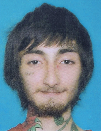 米イリノイ州ハイランドパークの銃撃事件で、拘束されたロバート・クリモ容疑者(米警察公表)(EPA時事)