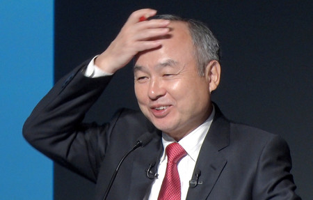 記者会見するソフトバンクグループ(SBG)の孫正義会長兼社長=8日午後、東京都港区