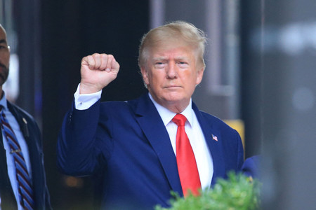 トランプ前米大統領=10日、ニューヨーク(AFP時事)