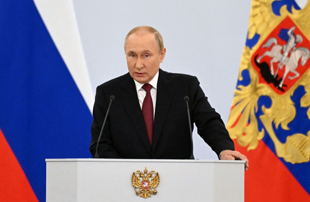 ３０日、モスクワのクレムリンで、ウクライナ東・南部４州の併合を正当化するロシアのプーチン大統領（ＡＦＰ時事）