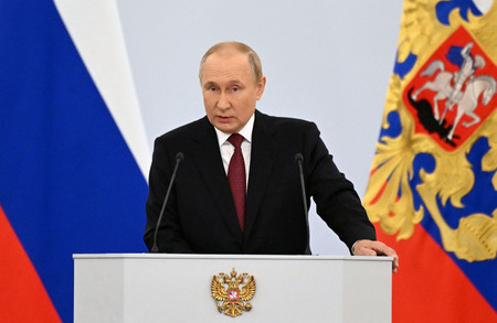 30日、モスクワのクレムリンで、ウクライナ東・南部4州の併合を正当化するロシアのプーチン大統領(AFP時事)