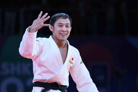 男子60キロ級で4度目の優勝を果たした高藤直寿=6日、タシケント