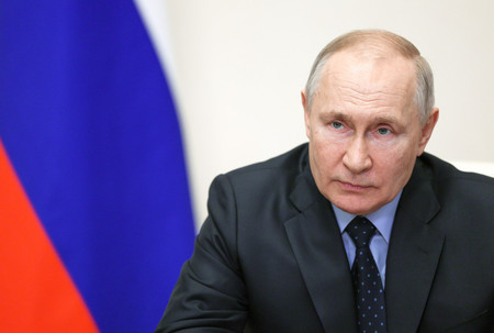 ロシアのプーチン大統領=29日、モスクワ郊外(EPA時事)