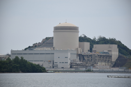 運転開始から４０年を超えて全国で唯一稼働中の関西電力美浜原発３号機＝福井県美浜町