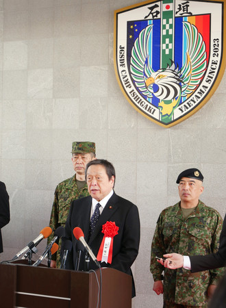 陸上自衛隊石垣駐屯地の開設式典後、取材に応じる浜田靖一防衛相=2日午後、沖縄県石垣市