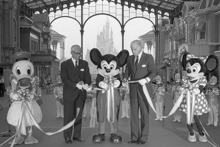 東京ディズニー、開園４０年＝コロナ禍経て満足・単価重視 | 時事通信