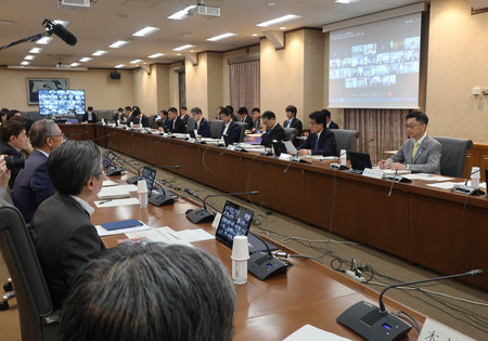 少子化対策の財源などを議論した財政制度等審議会の分科会=11日、財務省