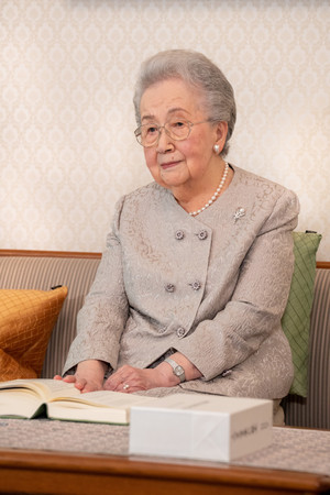 百合子さま、１００歳に＝皇室最高齢「人々の幸せ祈念」 | 時事通信