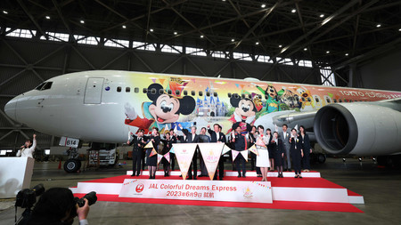 ディズニー４０周年の特別塗装機＝日航が公開、来春まで国内運航