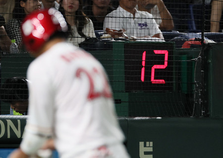 都市対抗野球で初めて導入されたピッチクロック用のタイマー＝７月２５日、東京ドーム
