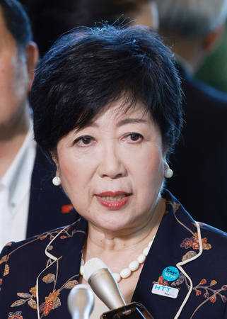 東京都の小池百合子知事=8日、首相官邸