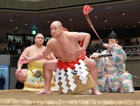 八角理事長が還暦土俵入り＝元隠岐の海、北勝富士を従え―大相撲 | 時事