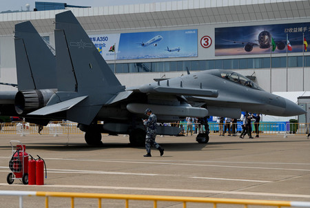 中国の戦闘機「殲16」=2021年9月、広東省珠海市(AFP時事)