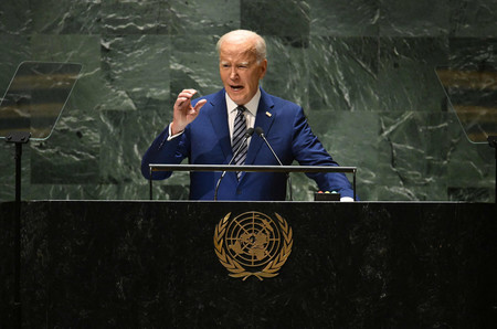 19日、ニューヨークで国連総会の一般討論演説を行うバイデン米大統領(AFP時事)
