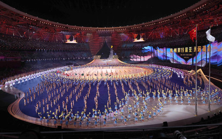 メイン競技場で行われたアジア大会の開会式＝２３日、中国・杭州