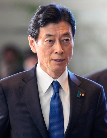 西村康稔経済産業相=13日、首相官邸(EPA時事)
