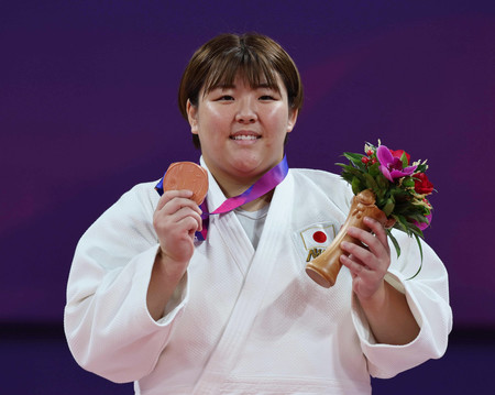 柔道女子７８キロ超級で銅メダルを獲得した冨田若春＝２６日、中国・杭州