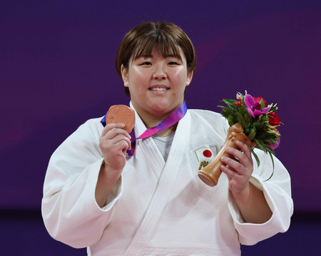 柔道女子78キロ超級で銅メダルを獲得した冨田若春=26日、中国・杭州