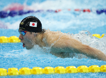 競泳男子400メートル個人メドレー決勝、力泳する本多灯=26日、中国・杭州