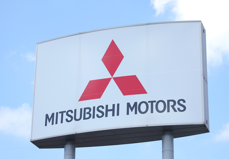 三菱自動車の看板