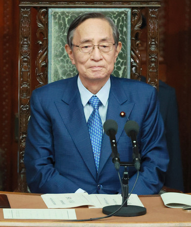 衆院本会議に臨む細田博之議長=5月23日、国会内